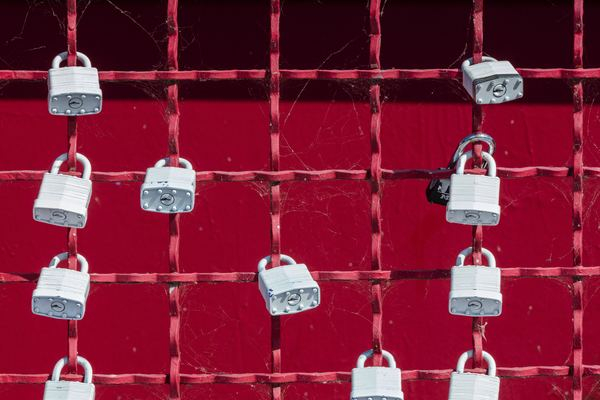 like,street,city,mymazdawellbeingguardian,woman,family,cre,building,architecture,lock,fence,red,wire,sunlight,grey,shadow,unlock,unlocked,key,protect,padlock,public domain images