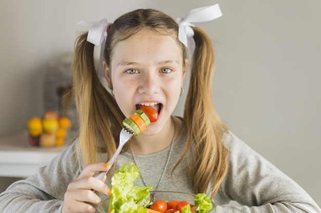 people,home,health,kid,child,person,organic,breakfast,healthy,vegetable,eat,fork,salad,tomato,diet,nutrition,eating,cherry,bowl,fresh