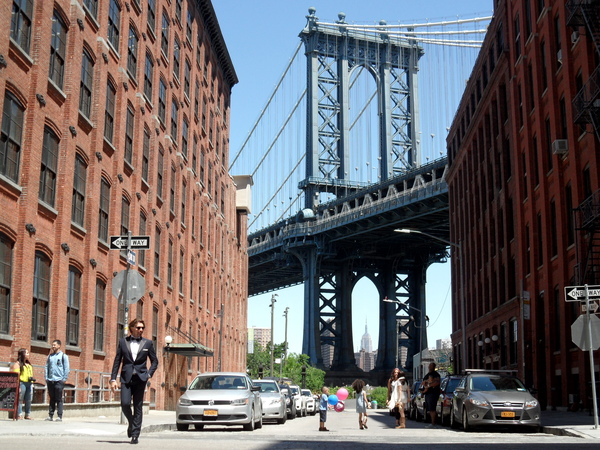 Brooklyn,New York,Brooklyn Bridge,tuxedo,man,fashion,architecture,usa,cars,vehicle,metro