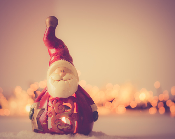 santa,christmas,decoration,decor,xmax,seasonal,festive,father christmas,bokeh,candle,figurine,flame,lamp,red