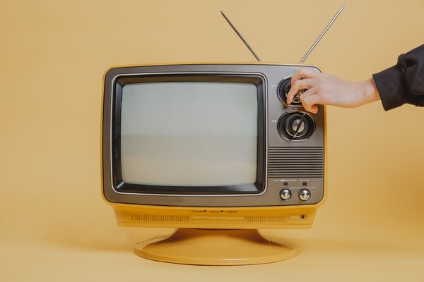  tv,yellow,purple,design,vintage,minimal,colorful, minimalist