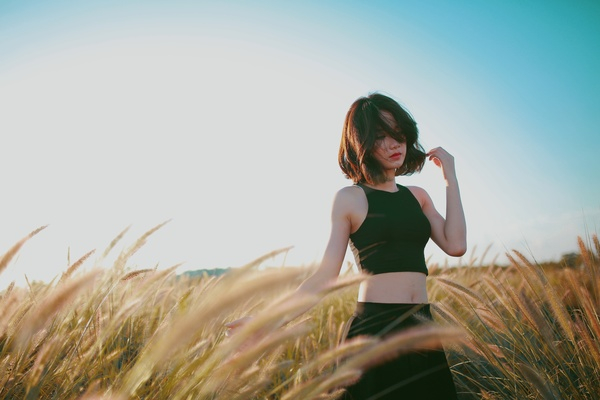 grass,outdoor,people,girl,fashion,clothing,beauty,sky,asian