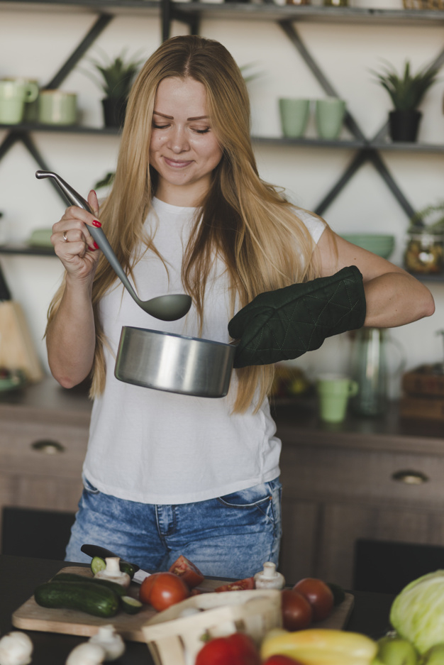 food,people,hand,kitchen,hair,home,smile,happy,person,organic,vegetable,spoon,tomato,mushroom,female,young,happy people,container,pan,holding hands