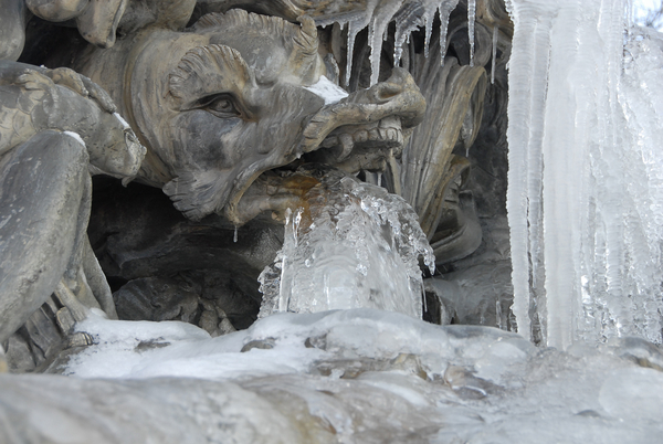 cc0,c1,dragon,statue,ice,gel,winter,cold,stalactite,stalagmite,iceberg,place,history,wallpaper,work of art,sculpture,artist,chart,water,fountain,free photos,royalty free