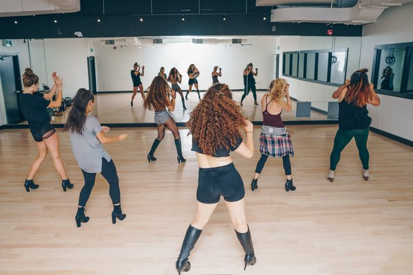  women,class,dance,studio,mirror,lesson, move the body