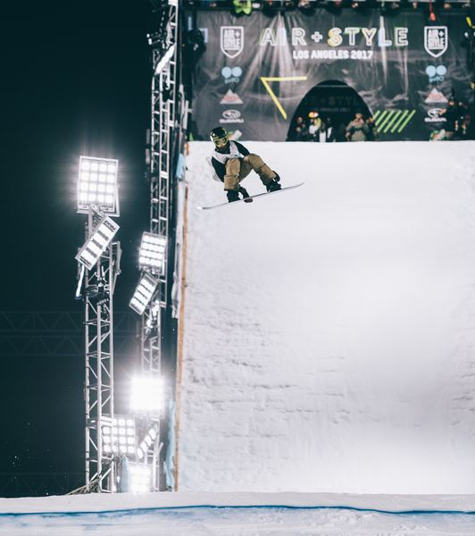 sport,competition,deporte,snow,winter,sport,rw,sport,green,snowboarder,snowboard,jump,stunt,competition,slope,night,light,air,float,board,snow