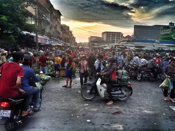 asia,market,street,people,motorcycles,motorbikes,crowd,cloud