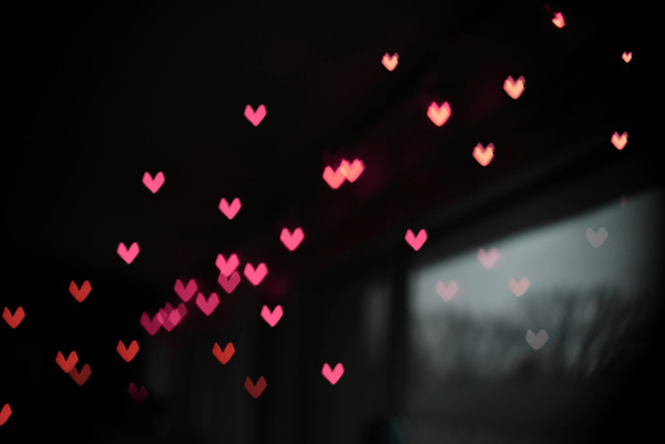 love,valentine&#x27;s day,valentine,valentine&#x27;s,flowers,heart,red,rose,petal,bouquet,pink,romantic,candy,candy hearts,holiday,light,bokeh,heart bokeh,romance,bloom,girl,wallpaper,background,love background,couple,sweet,flatlay,colorful,floral,whit
