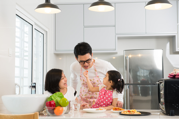 parent,lunch,salad,woman,young,father,happy,kid,vegetables,chinese,mother,pot,cooking,man,kitchen,together,smiling,asian,malaysian,vietnamese,eating,girl,dinner,food,home,lifestyle,quality,preparing,healthy,family,daughter,fun,child
