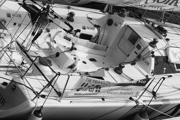 yacht,watercraft,boat,black-and-white