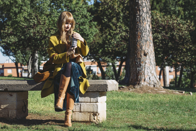 coffee,cute,tea,yellow,elegant,person,drink,park,relax,warm,beautiful,sitting,lifestyle,lovely,coat,bench,beverage,delicious,rest,adult