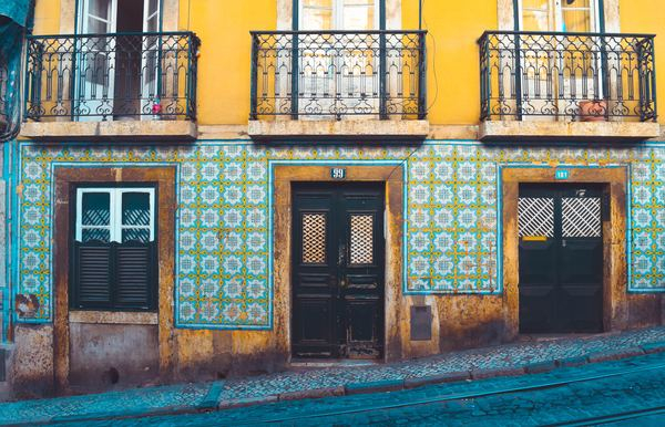 door,yellow,shadow,uncharted,travel,rock,therapywithkat,plant,home,street,road,roadside,building,door,balcony,town,lisbon,exterior,traditional,architecture,tile,free stock photos