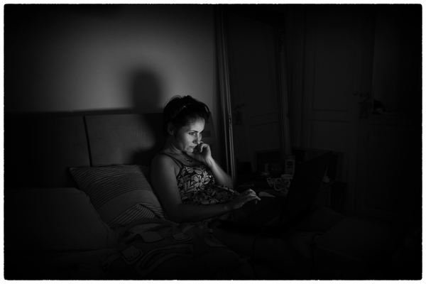 cc0,c2,woman,bed,computer,screen,light,darkness,black and white,free photos,royalty free