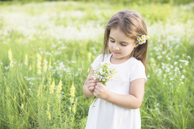 flower,floral,people,flowers,hand,summer,nature,beauty,cute,spring,garden,kid,child,person,white,park,children day,growth,stand,field