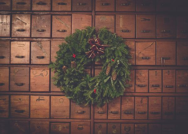 holiday,christma,light,christma,festive,winter,church,forest,man,wreath,christmas,fir,drawers,organisation,vintage,old,berry,pine,pine cone,ribbon,round