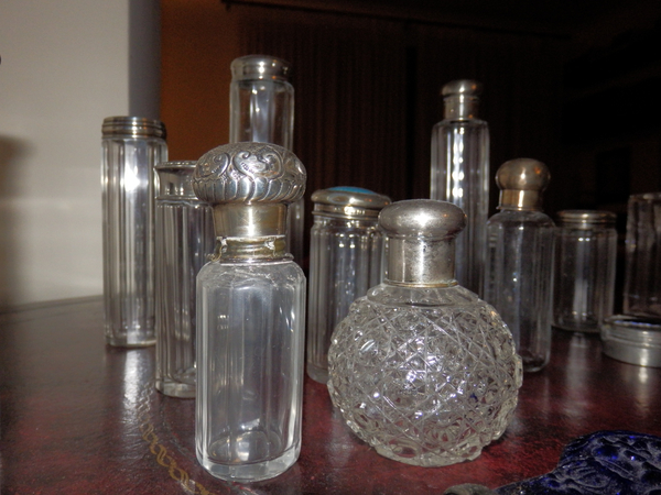 cc0,c1,bottles,antique,old,glass,vintage,decoration,decor,decorative,vials,free photos,royalty free