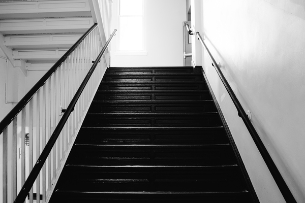 stairwell,stairway,stairs,steps,railing,black and white