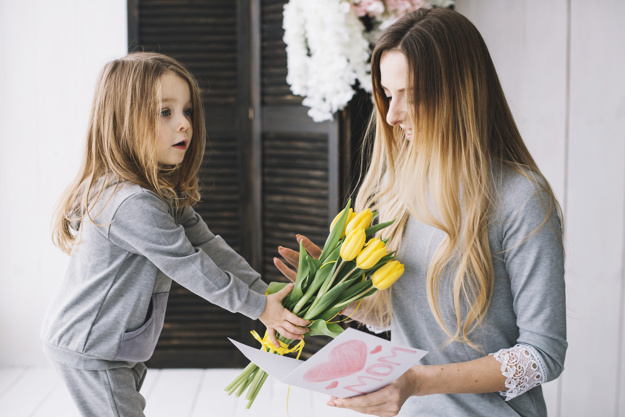 floral,flowers,love,family,mothers day,celebration,kid,mother,mother day,childrens day,mom,celebrate,womens day,young,parents,day,lovely,greeting,concept,mothers