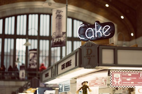 business,shop,cafe,grati,cafe,work,hand,desert,man,sign,store,cake shop,architecture,shop,sugar,neon,covered market,seller,market,treat,dessert