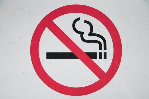  wall,sign,banned,prohibit, no smoking