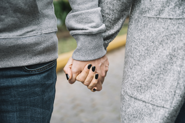 heart,love,city,man,hands,valentine,happy,couple,street,marriage,romantic,female,together,wedding couple,beautiful,holding hands,beauty woman,love couple,age,romance