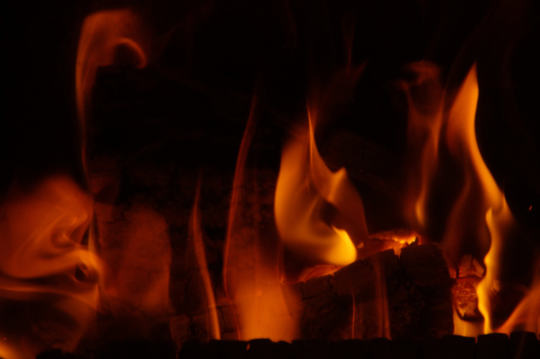 cc0,c1,fire,heat,flame,burn,warm,wood,wood fire,hot,fireplace,oven,darkness,dark,heiss,night,cozy,winter,winter time,free photos,royalty free