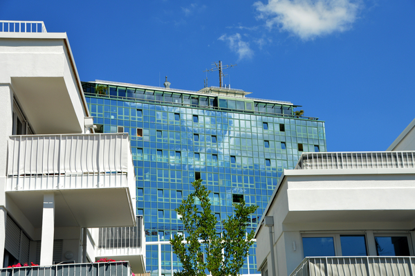 cc0,c1,kempten,hotel,architecture,skyscraper,glass front,glass,mirroring,cloud,sky,town home,roofs,downtown,urban planning,free photos,royalty free