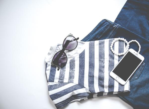 sunglasses,jeans,mobile,device,smartphone,technology,fashion,bracelet,t-shirt,stripes,blue,minimal