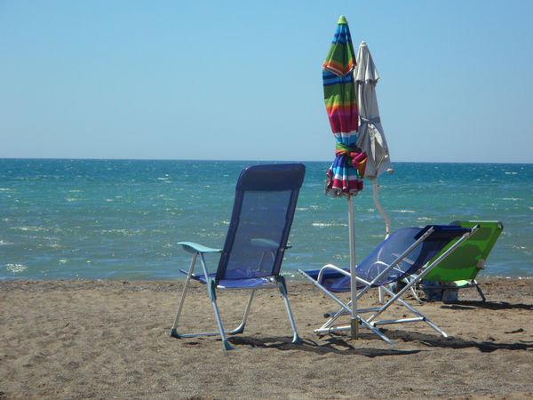 cc0,c1,holiday,holidays,summer holiday,beach,sand beach,deck chair,rest,parasol,sea,mediterranean,tourism,tourists,summer,free photos,royalty free