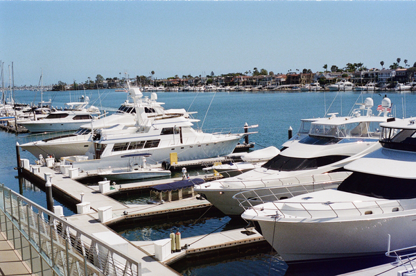 newport,yachts,boats,docks,water,rich,wealthy,sunny,sunshine,houses