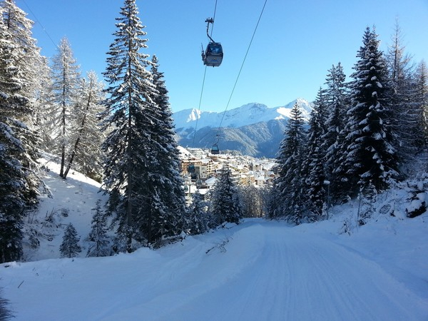 snow,mountains,wintersport,winter,ski,skiing,lift,tram