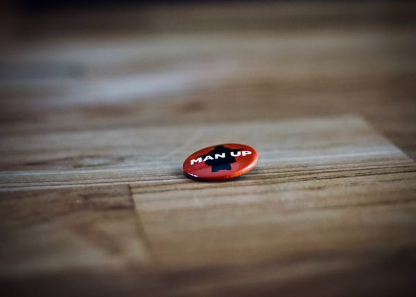 light,sign,vintage,word,light,sign,pin,badge,button,badge,pin,button,wood,bokeh,blur,mormon,theatre,play,free images