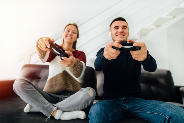 people,technology,computer,man,home,smile,happy,game,couple,friends,interior,fun,games,online,play,funny,female,together,young,beautiful