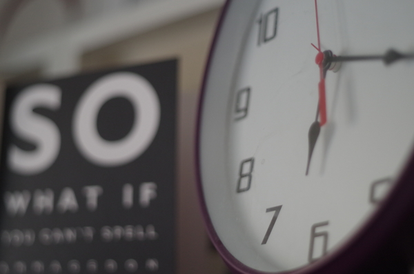 time,technology,seconds,round clock,optical,numbers,number,minutes,minute,hours,countdown,close-up,clock face,clock,card,blur,analogue