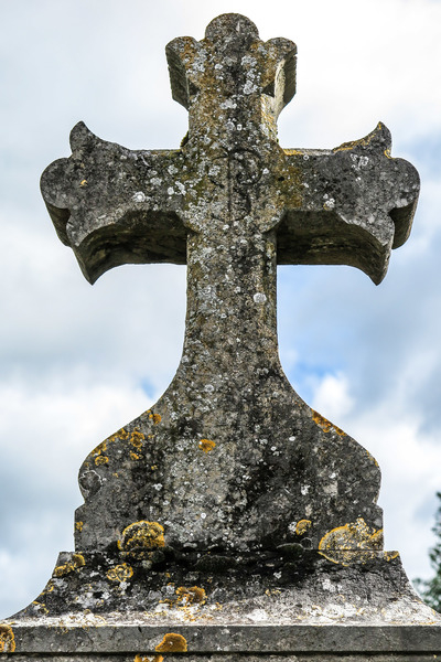 cross,gray,grey,ornate,religion,weathered,carved,christian,lichen,looking up,stone
