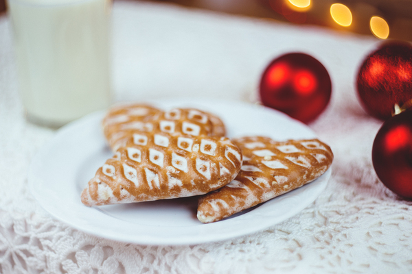 christmas balls,cookies,dessert,food,pastry,plate,sweets,Free Stock Photo