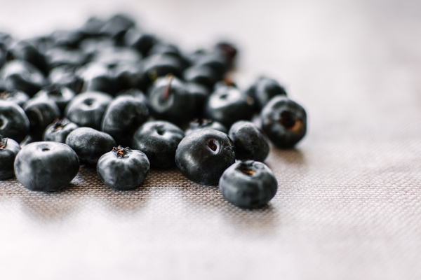 antioxidant,berries,blueberries,blur,close-up,delicious,depth of field,focus,food,food photography,fresh,freshness,fruit,healthy,sweet,tasty