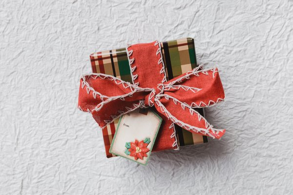  red,gift,xmas,paper,ribbon,flatlay,present,name tag, christmas