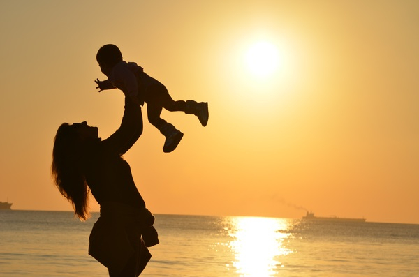 baby,beach,child,dawn,joy,mother,mother&#39;s day,ocean,sea,silhouette,sky,sun,sunset,trust,water,woman,Free Stock Photo