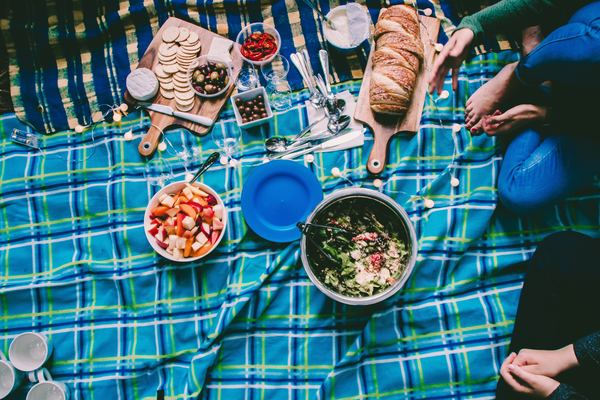 ritual,white,color,y,phone,mobile phone,food,dessert,flatlay,blanket,bowl,food,picnic,crackers,cheese,bread,girl,red,blue,feed,dine,creative commons images