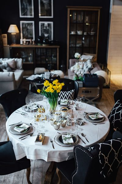 table,golden,lunch,dinner,restaurant,decor,glasses,plates,decoration