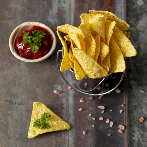 square format,delectable,appetizing,savory,overhead,heap,crunchy,crispy,format,pile,parsley,tasty,triangular,nachos,delicious,sauce,spice,vegetarian,break,gourmet,chips,top view,bucket,top,meal,view,snack,dish,bowl,nutrition,traditional,tomato,wooden,corn,mexican,desk,yellow,square,table,food