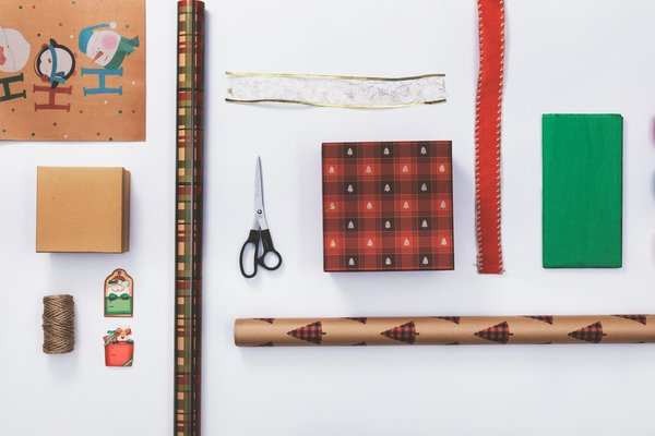  box,wrap,xmas,paper,twine,gifts,flatlay,ribbons, scissors