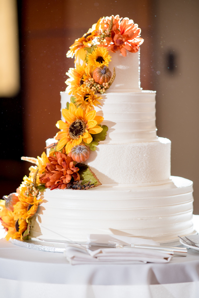 cake,decoration,delicious,dessert,flowers,food,pastry,sweets,wedding cake