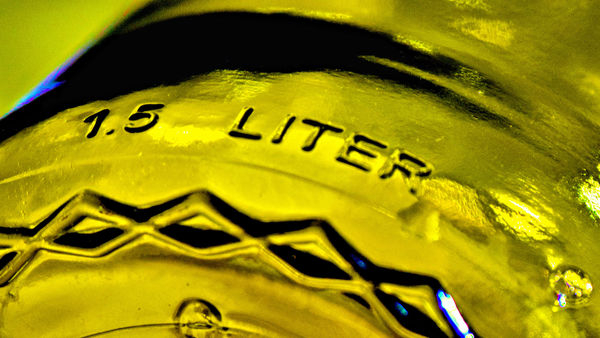 bottle,yellow,liter,closeup,pattern
