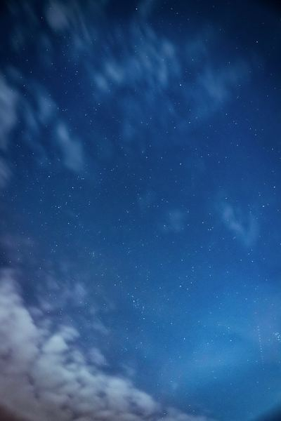 wallpaper,cloud,dark,blue,international klein blue,wallpaper,earth,beach,sea,sky,cloud,looking up,nature,outdoors,astrophotography,cloudscape,star,night,evening,clear night,blue,free images