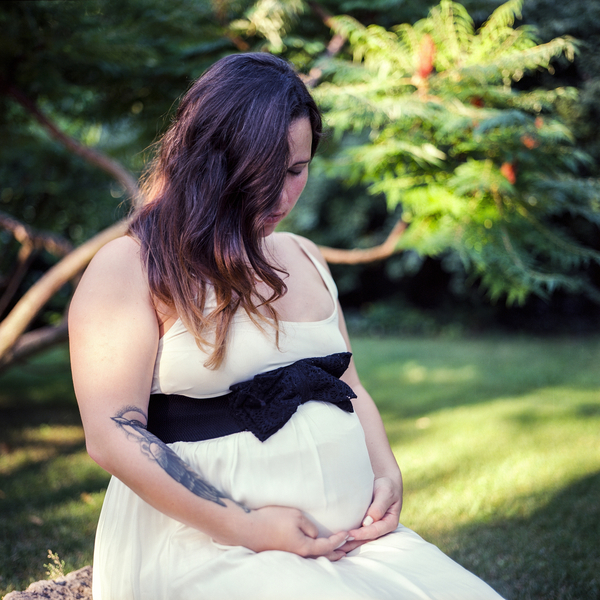 cc0,c1,pregnant,garden,summer,white,woman,young,pregnancy,mother,tummy,female,belly,expecting,baby,maternity,person,health,motherhood,mom,expectant,pregnant woman,people,happy,love,care,parent,waiting,free photos,royalty free