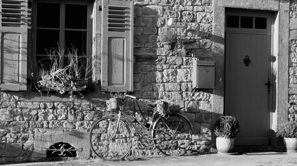 house,bicycle,bike,vÃ©lo,bicyclette,maison,humeur,old,noir et blanc,black and white,special,poesy,poÃ©sie,dream