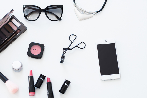 beauty,balm,black and white desktop,gloss,iphone,lip,make-up,necklace,sunglasses