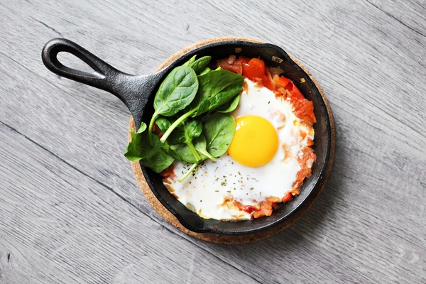 breakfast,eggs,healthy,paleo,recipe,spinach,top view,wood